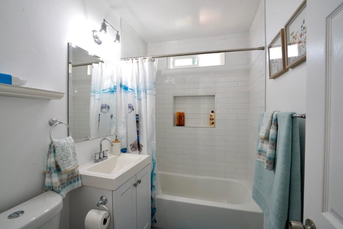 1 Bed 1 Bath Big Private Back Yard Location Holiday home *